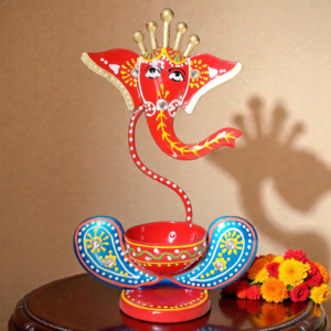 Ganpati Iron Diya Holder Table Decor aapke pooja room aur home décor ke liye ek beautiful aur auspicious decorative piece hai.